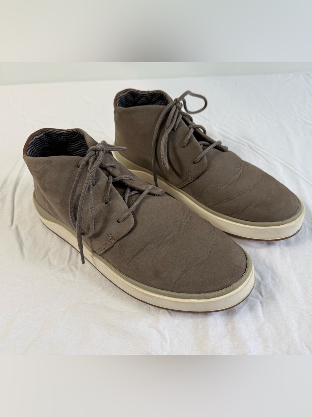 Olukai Men's Taupe Suede Chukka Boots With Cream Sole Size 9m